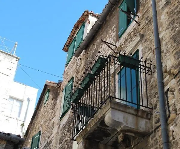 Apartments With Wifi Split - 8672 Split